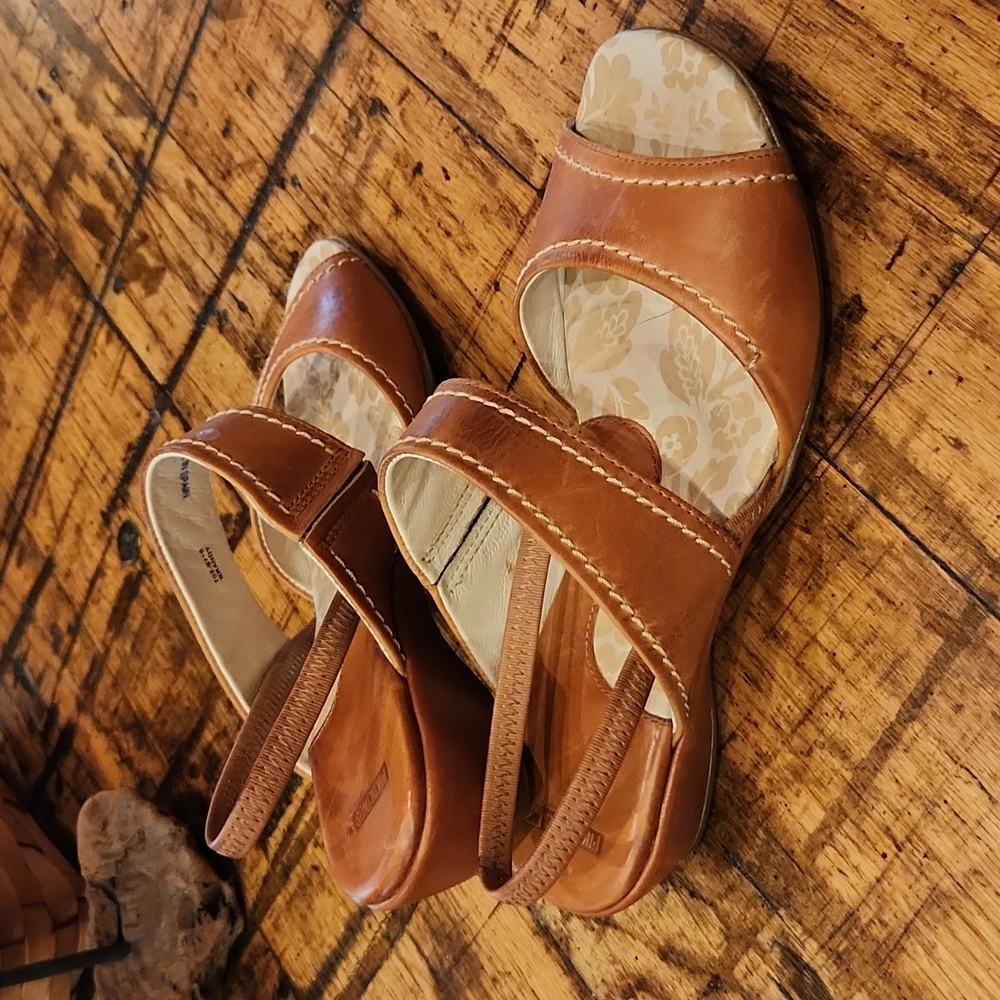 Pikolinos Leather Women's Sandels